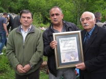 Predsjednik Nikola Marković dodijelio priznanje lovačkom društvu „Milorad Bulatović“